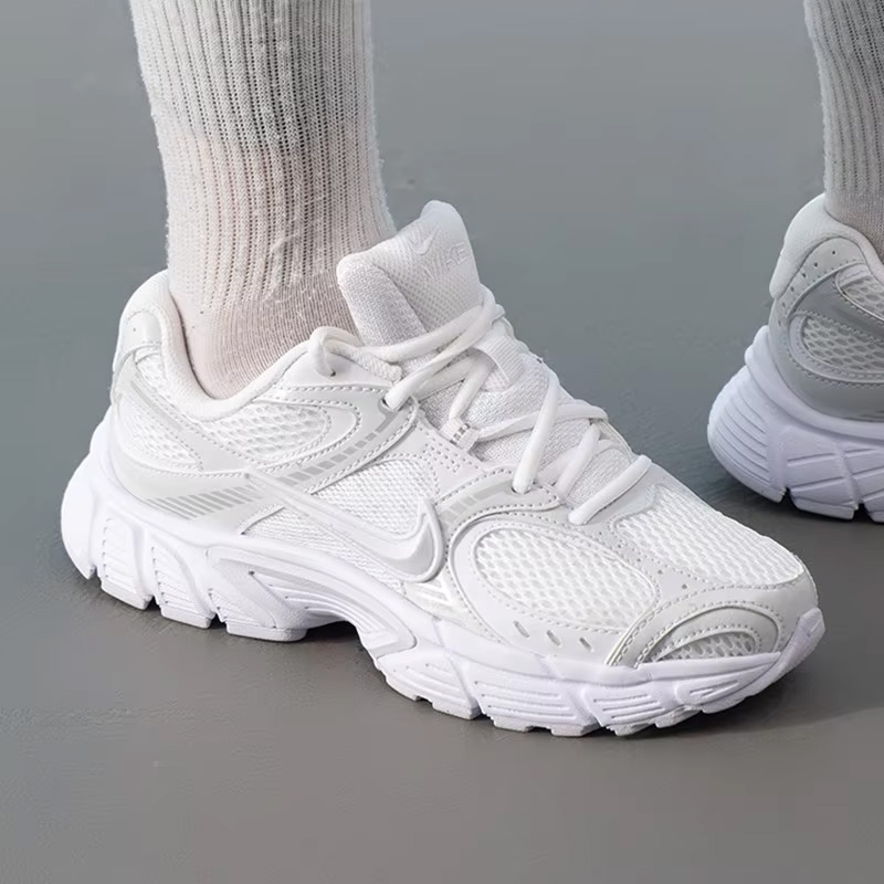 Nike W NIKE V5 RNR HQ7901-101  - Women Shoes Running Nike recensie en prijs