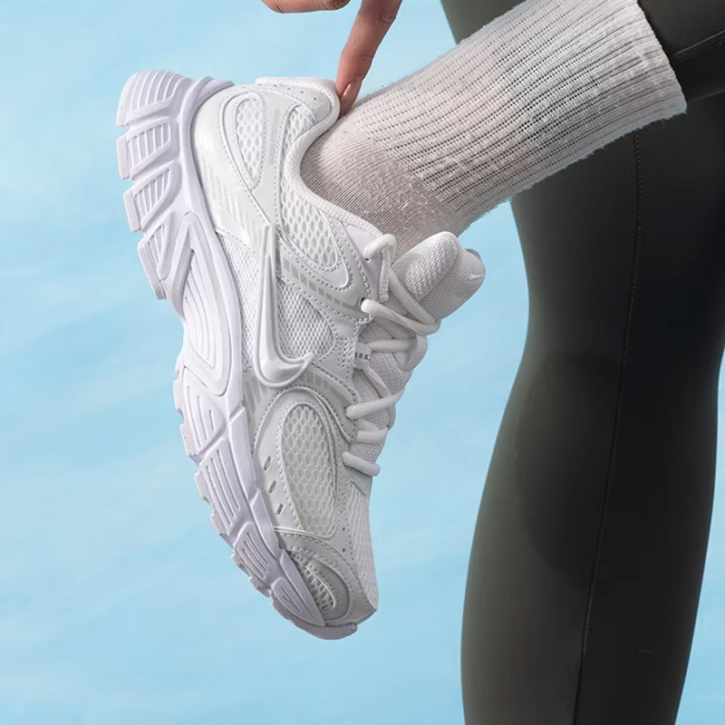 Nike W NIKE V5 RNR HQ7901-101  - Women Shoes Running Nike recensie en prijs